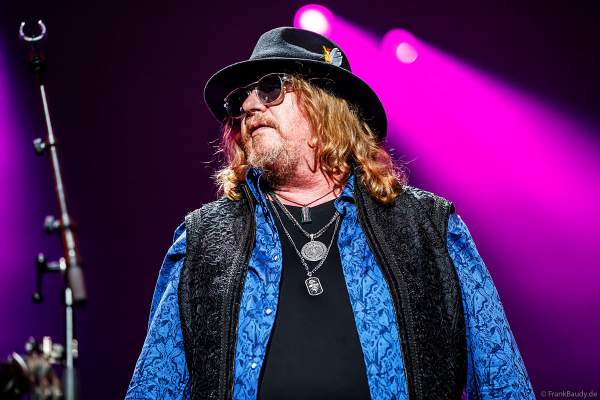 Joseph Williams der Gruppe Toto bei NIGHT OF THE PROMS 2023 in der SAP Arena Mannheim