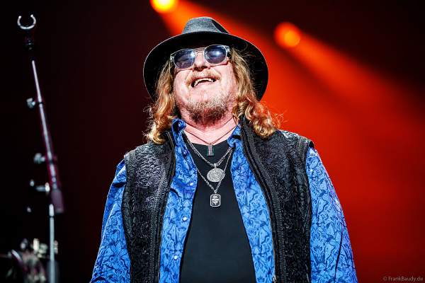 Joseph Williams der Gruppe Toto bei NIGHT OF THE PROMS 2023 in der SAP Arena Mannheim