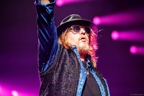 Joseph Williams der Gruppe Toto bei NIGHT OF THE PROMS 2023 in der SAP Arena Mannheim