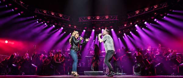 Anastacia im Duett mit James Morrison bei NIGHT OF THE PROMS 2023 in der SAP Arena Mannheim
