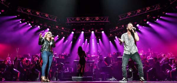 Anastacia im Duett mit James Morrison bei NIGHT OF THE PROMS 2023 in der SAP Arena Mannheim