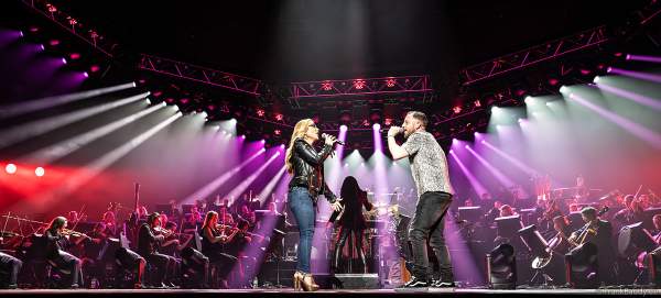 Anastacia im Duett mit James Morrison bei NIGHT OF THE PROMS 2023 in der SAP Arena Mannheim