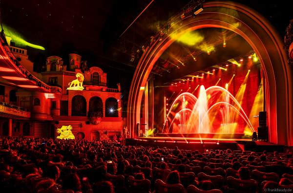 Weihnachtsshow "La Féerie des Eaux" 2023 im Pariser Kino LE GRAND REX zum 100-jährigen Jubiläum von Walt Disney mit einer phänomenalen Wassershow und dem neuen Film Wish