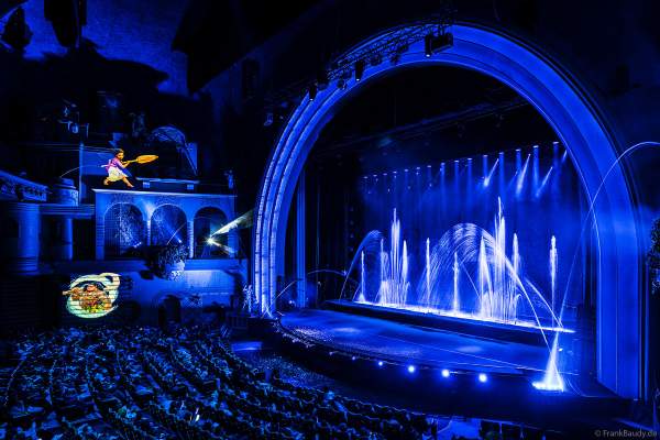 Weihnachtsshow "La Féerie des Eaux" 2023 im Pariser Kino LE GRAND REX zum 100-jährigen Jubiläum von Walt Disney mit einer phänomenalen Wassershow und dem neuen Film Wish