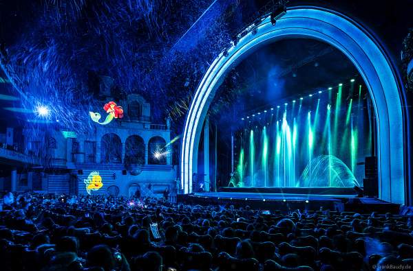 Weihnachtsshow "La Féerie des Eaux" 2023 im Pariser Kino LE GRAND REX zum 100-jährigen Jubiläum von Walt Disney mit einer phänomenalen Wassershow und dem neuen Film Wish