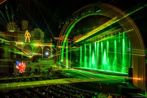 Weihnachtsshow "La Féerie des Eaux" 2023 im Pariser Kino LE GRAND REX zum 100-jährigen Jubiläum von Walt Disney mit einer phänomenalen Wassershow und dem neuen Film Wish