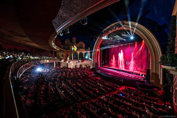 Weihnachtsshow "La Féerie des Eaux" 2023 im Pariser Kino LE GRAND REX zum 100-jährigen Jubiläum von Walt Disney mit einer phänomenalen Wassershow und dem neuen Film Wish