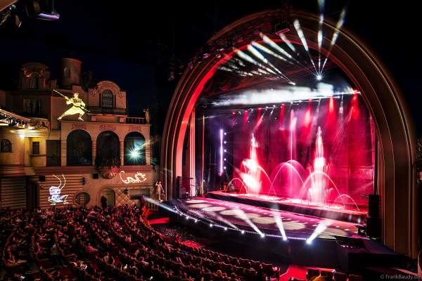 Weihnachtsshow "La Féerie des Eaux" 2023 im Pariser Kino LE GRAND REX zum 100-jährigen Jubiläum von Walt Disney mit einer phänomenalen Wassershow und dem neuen Film Wish