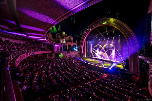 Weihnachtsshow "La Féerie des Eaux" 2023 im Pariser Kino LE GRAND REX zum 100-jährigen Jubiläum von Walt Disney mit einer phänomenalen Wassershow und dem neuen Film Wish