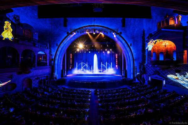 Weihnachtsshow "La Féerie des Eaux" 2023 im Pariser Kino LE GRAND REX zum 100-jährigen Jubiläum von Walt Disney mit einer phänomenalen Wassershow und dem neuen Film Wish