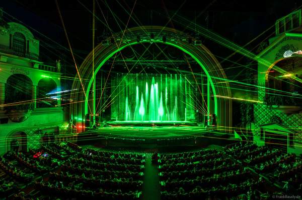 Weihnachtsshow "La Féerie des Eaux" 2023 im Pariser Kino LE GRAND REX zum 100-jährigen Jubiläum von Walt Disney mit einer phänomenalen Wassershow und dem neuen Film Wish