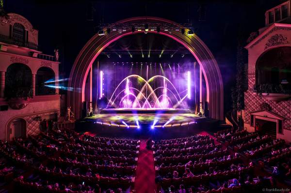 Weihnachtsshow "La Féerie des Eaux" 2023 im Pariser Kino LE GRAND REX zum 100-jährigen Jubiläum von Walt Disney mit einer phänomenalen Wassershow und dem neuen Film Wish