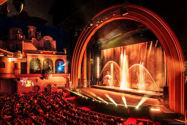Weihnachtsshow "La Féerie des Eaux" 2023 im Pariser Kino LE GRAND REX zum 100-jährigen Jubiläum von Walt Disney mit einer phänomenalen Wassershow und dem neuen Film Wish