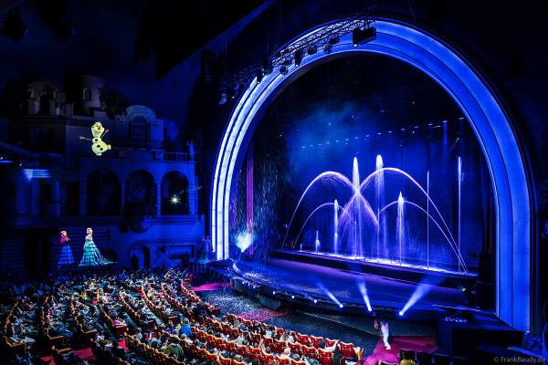 Weihnachtsshow "La Féerie des Eaux" 2023 im Pariser Kino LE GRAND REX zum 100-jährigen Jubiläum von Walt Disney mit einer phänomenalen Wassershow und dem neuen Film Wish