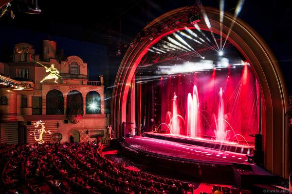 Weihnachtsshow "La Féerie des Eaux" 2023 im Pariser Kino LE GRAND REX zum 100-jährigen Jubiläum von Walt Disney mit einer phänomenalen Wassershow und dem neuen Film Wish