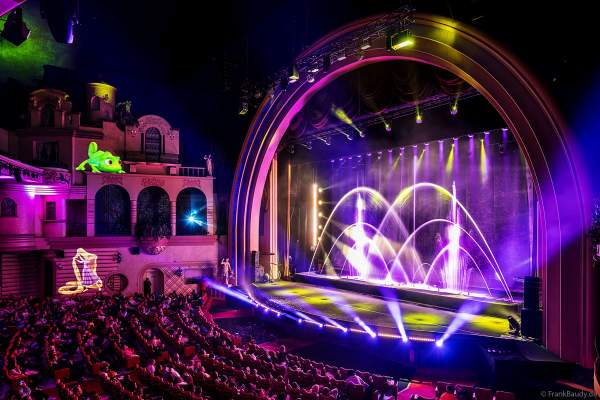 Weihnachtsshow "La Féerie des Eaux" 2023 im Pariser Kino LE GRAND REX zum 100-jährigen Jubiläum von Walt Disney mit einer phänomenalen Wassershow und dem neuen Film Wish