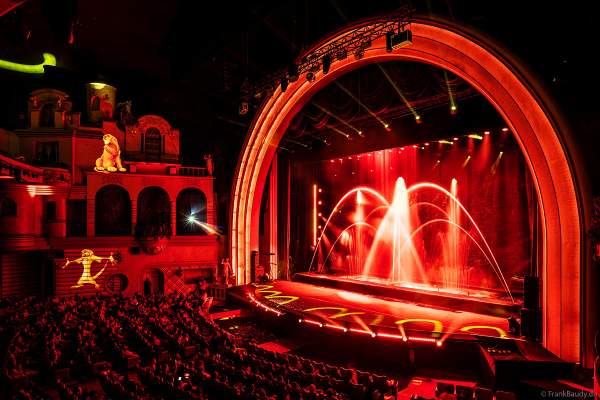 Weihnachtsshow "La Féerie des Eaux" 2023 im Pariser Kino LE GRAND REX zum 100-jährigen Jubiläum von Walt Disney mit einer phänomenalen Wassershow und dem neuen Film Wish