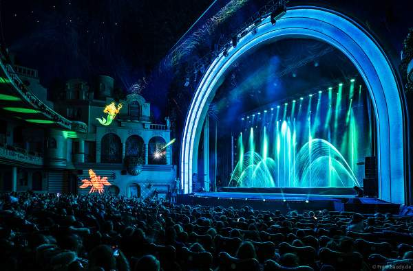 Weihnachtsshow "La Féerie des Eaux" 2023 im Pariser Kino LE GRAND REX zum 100-jährigen Jubiläum von Walt Disney mit einer phänomenalen Wassershow und dem neuen Film Wish