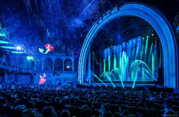 Weihnachtsshow "La Féerie des Eaux" 2023 im Pariser Kino LE GRAND REX zum 100-jährigen Jubiläum von Walt Disney mit einer phänomenalen Wassershow und dem neuen Film Wish