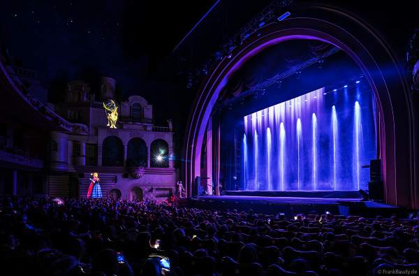 Weihnachtsshow "La Féerie des Eaux" 2023 im Pariser Kino LE GRAND REX zum 100-jährigen Jubiläum von Walt Disney mit einer phänomenalen Wassershow und dem neuen Film Wish