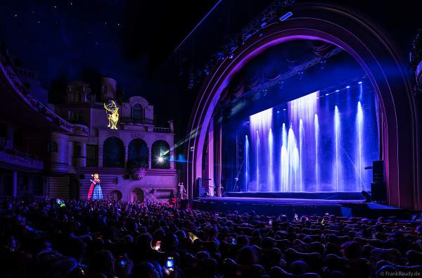 Weihnachtsshow "La Féerie des Eaux" 2023 im Pariser Kino LE GRAND REX zum 100-jährigen Jubiläum von Walt Disney mit einer phänomenalen Wassershow und dem neuen Film Wish