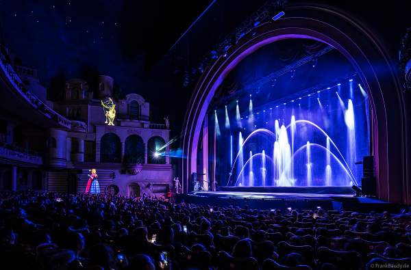Weihnachtsshow "La Féerie des Eaux" 2023 im Pariser Kino LE GRAND REX zum 100-jährigen Jubiläum von Walt Disney mit einer phänomenalen Wassershow und dem neuen Film Wish