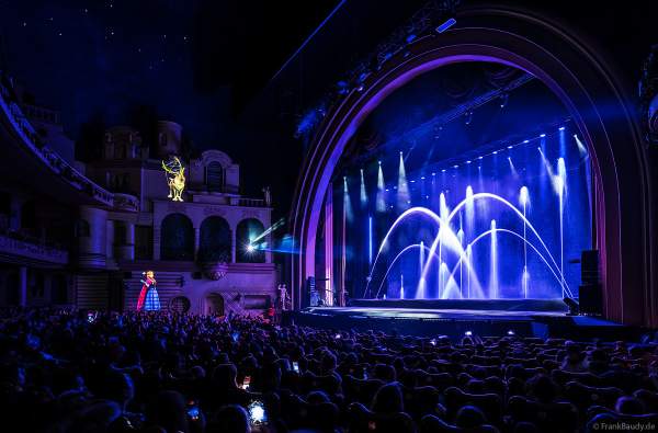 Weihnachtsshow "La Féerie des Eaux" 2023 im Pariser Kino LE GRAND REX zum 100-jährigen Jubiläum von Walt Disney mit einer phänomenalen Wassershow und dem neuen Film Wish