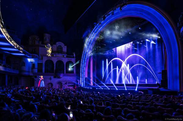 Weihnachtsshow "La Féerie des Eaux" 2023 im Pariser Kino LE GRAND REX zum 100-jährigen Jubiläum von Walt Disney mit einer phänomenalen Wassershow und dem neuen Film Wish