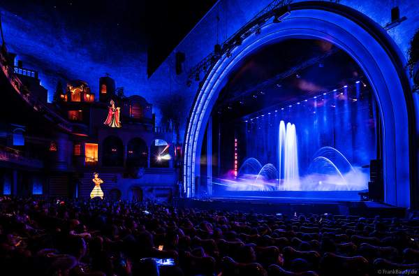 Weihnachtsshow "La Féerie des Eaux" 2023 im Pariser Kino LE GRAND REX zum 100-jährigen Jubiläum von Walt Disney mit einer phänomenalen Wassershow und dem neuen Film Wish