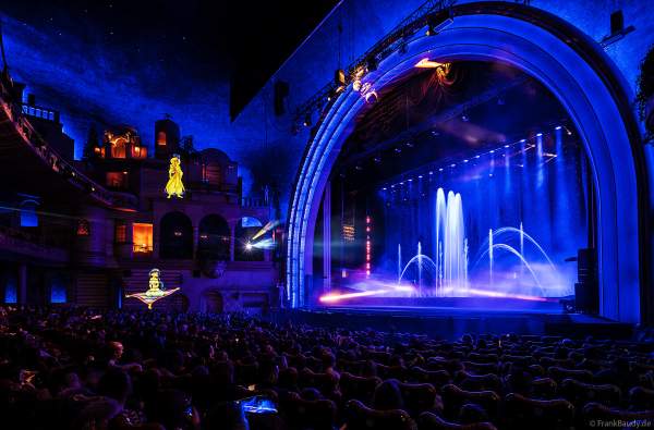 Weihnachtsshow "La Féerie des Eaux" 2023 im Pariser Kino LE GRAND REX zum 100-jährigen Jubiläum von Walt Disney mit einer phänomenalen Wassershow und dem neuen Film Wish