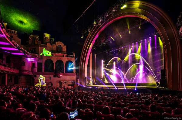 Weihnachtsshow "La Féerie des Eaux" 2023 im Pariser Kino LE GRAND REX zum 100-jährigen Jubiläum von Walt Disney mit einer phänomenalen Wassershow und dem neuen Film Wish