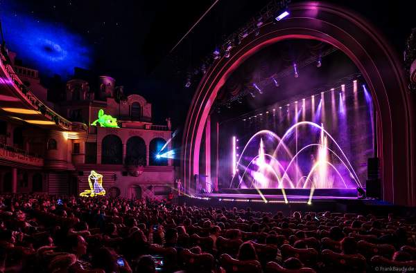 Weihnachtsshow "La Féerie des Eaux" 2023 im Pariser Kino LE GRAND REX zum 100-jährigen Jubiläum von Walt Disney mit einer phänomenalen Wassershow und dem neuen Film Wish