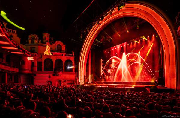 Weihnachtsshow "La Féerie des Eaux" 2023 im Pariser Kino LE GRAND REX zum 100-jährigen Jubiläum von Walt Disney mit einer phänomenalen Wassershow und dem neuen Film Wish