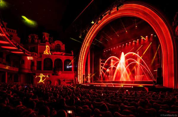 Weihnachtsshow "La Féerie des Eaux" 2023 im Pariser Kino LE GRAND REX zum 100-jährigen Jubiläum von Walt Disney mit einer phänomenalen Wassershow und dem neuen Film Wish