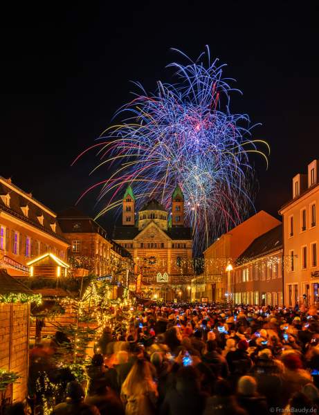 A003 02922-0101-Speyer-Feuerwerk-Dom-Weihnachtsmarkt