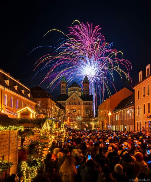 A004 02923-0101-Speyer-Feuerwerk-Dom-Weihnachtsmarkt