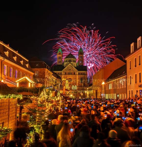 A005 02918-0101-Speyer-Feuerwerk-Dom-Weihnachtsmarkt