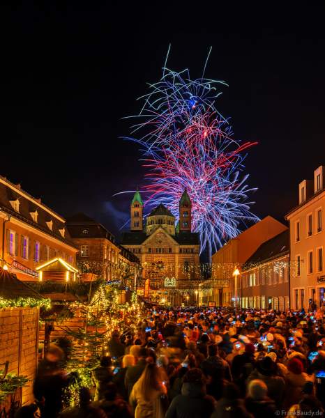 A006 02919-0101-Speyer-Feuerwerk-Dom-Weihnachtsmarkt