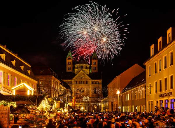 A010 I0820-0101-Speyer-Feuerwerk-Dom-Weihnachtsmarkt