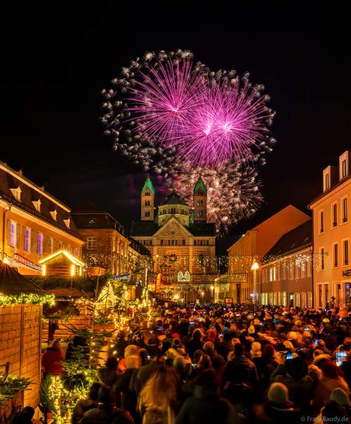 A012 02931-0101-Speyer-Feuerwerk-Dom-Weihnachtsmarkt