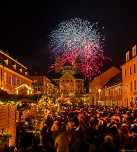 A016 02921-0101-Speyer-Feuerwerk-Dom-Weihnachtsmarkt