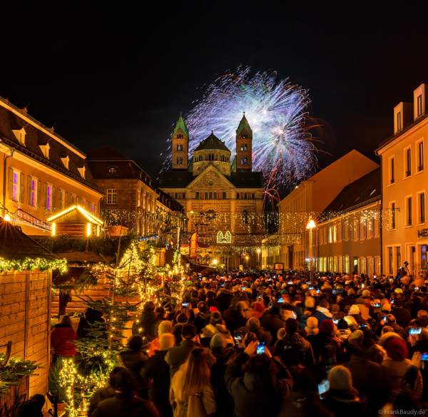 A018 02927-0101-Speyer-Feuerwerk-Dom-Weihnachtsmarkt