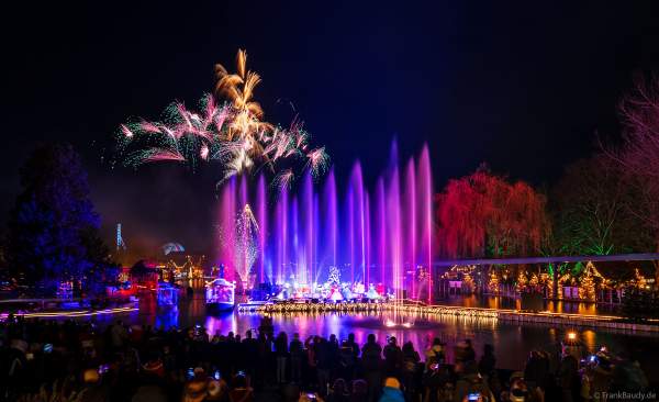 Festliche Weihnachtswassershow JOSEFINAS WINTERREISE mit Feuerwerk im Europa-Park