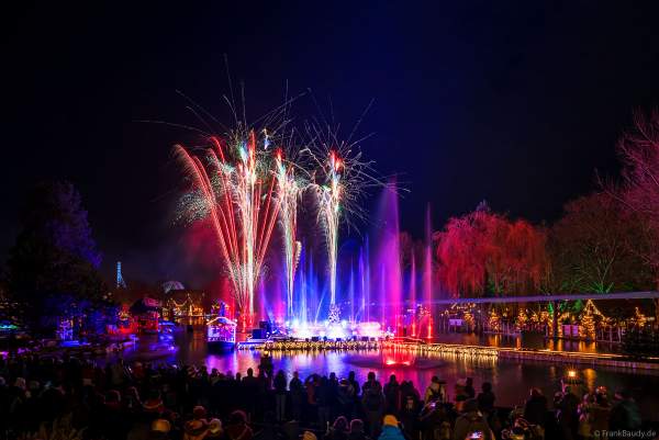 Festliche Weihnachtswassershow JOSEFINAS WINTERREISE mit Feuerwerk im Europa-Park