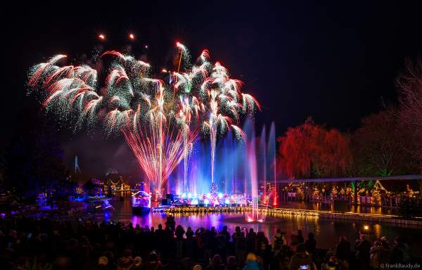 Festliche Weihnachtswassershow JOSEFINAS WINTERREISE mit Feuerwerk im Europa-Park