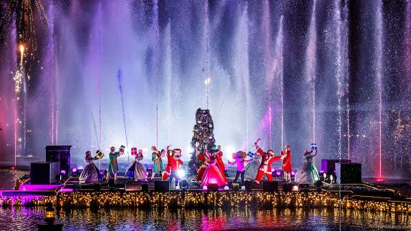 Festliche Weihnachtswassershow JOSEFINAS WINTERREISE im Europa-Park