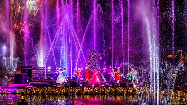 Festliche Weihnachtswassershow JOSEFINAS WINTERREISE im Europa-Park