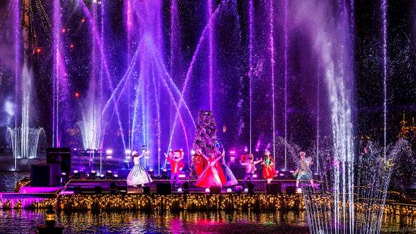 Festliche Weihnachtswassershow JOSEFINAS WINTERREISE im Europa-Park
