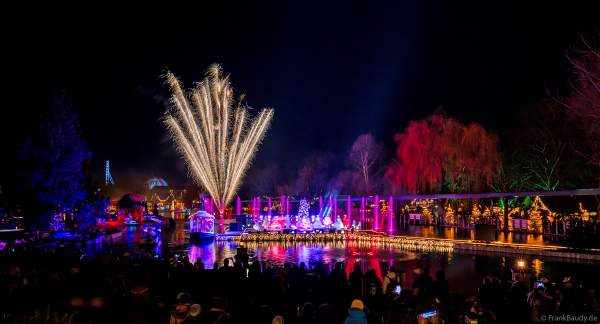 Festliche Weihnachtswassershow JOSEFINAS WINTERREISE mit Feuerwerk im Europa-Park