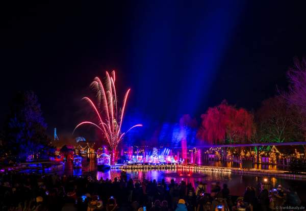 Festliche Weihnachtswassershow JOSEFINAS WINTERREISE mit Feuerwerk im Europa-Park